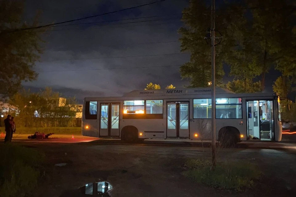 В Новосибирске подросток на мопеде влетел во встречный автобус. Фото: Госавтоинспекция Новосибирска.