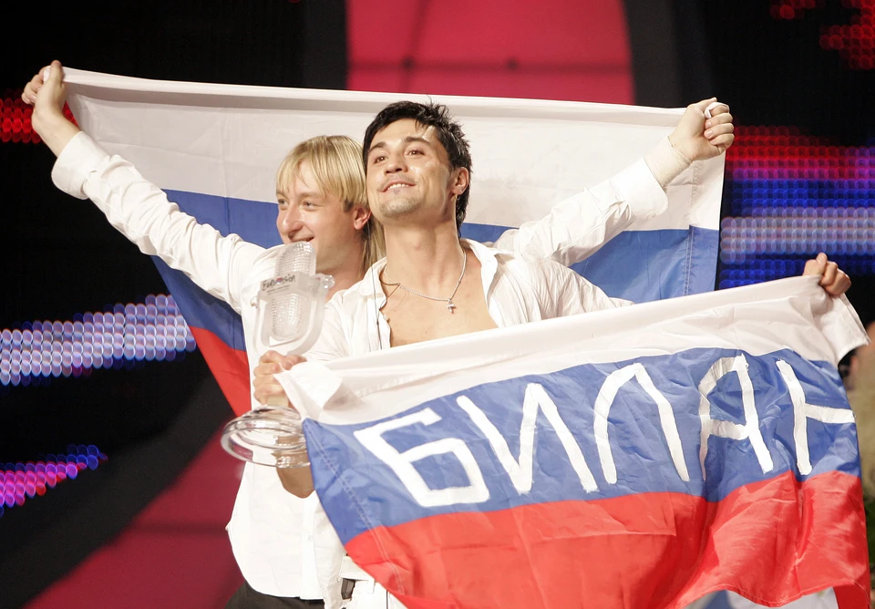 2008 год, Дима Билан и Евгений Плющенко на сцене конкурса Евровидение. Фото: picture-alliance/ dpa/ ТАСС