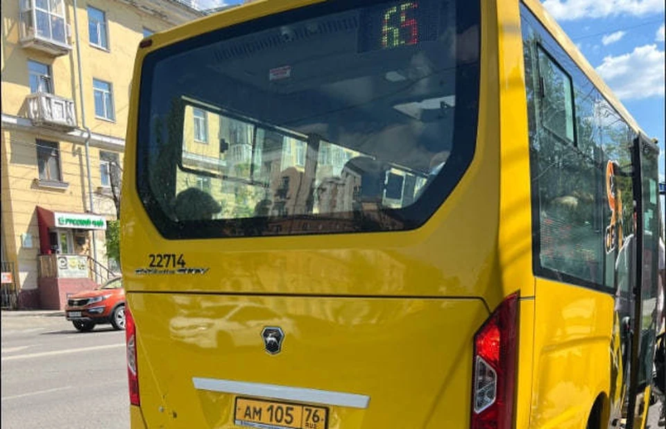 Автобус, который, по словам ярославцев, превратился в передвижную баню. Фото: «Жесть.Ярославль»