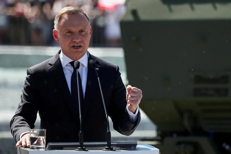 RMF FM: Пьяный поляк бросил петарду в кортеж президента Польши Анджея Дуды