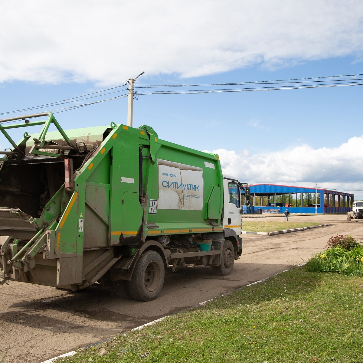 Саратовский регоператор устранил несанкционированную свалку в Энгельсе на  месте убранных контейнеров - KP.RU