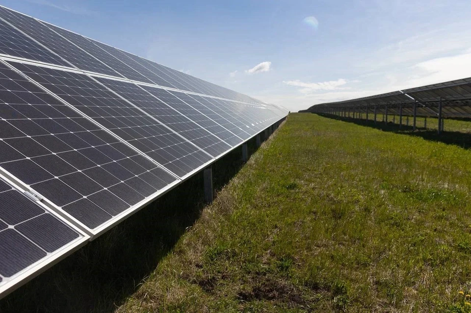 Солнечная станция - самый масштабный пилотный проект в Уральском федеральном округе по созданию источника возобновляемой энергии. Фото: «Россети Урал»