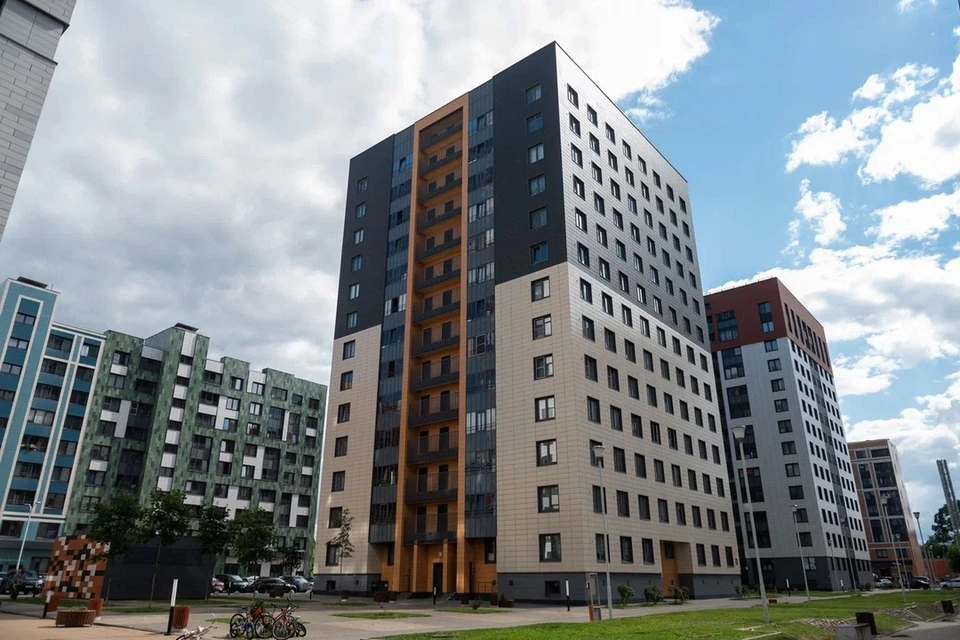 Спрос на новые квартиры в Петербурге резко вырос в мае.