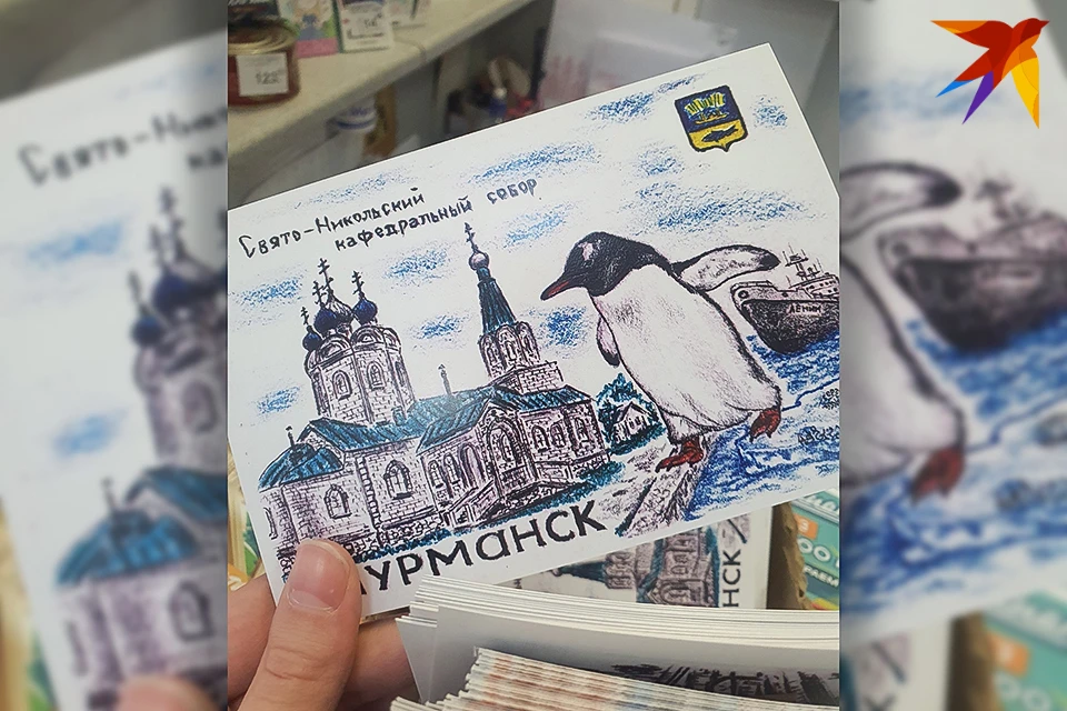 Художник нарисовал пингвина, который сходит на берег заполярной столицы со льдины.