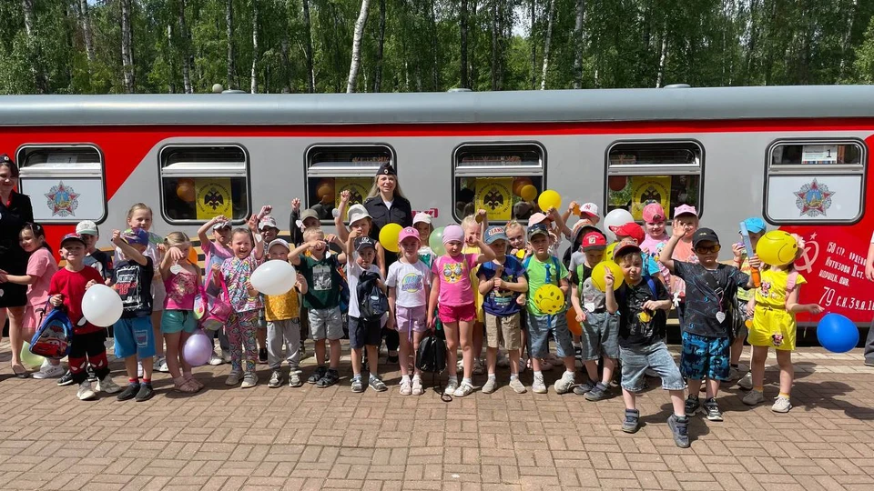 31 мая воспитанники Тульской детской железной дороги в Новомосковске и их наставники провели традиционную акцию «Вагончик безопасности».