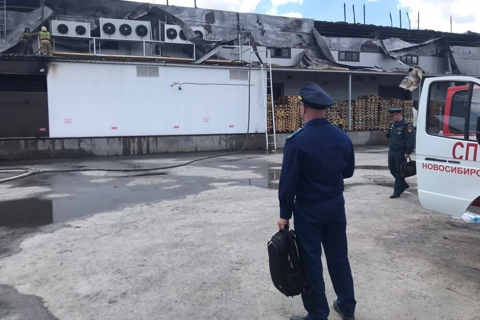 Прокуратура проведет проверку по факту возгорания склада. Фото: прокуратура Новосибирской области.