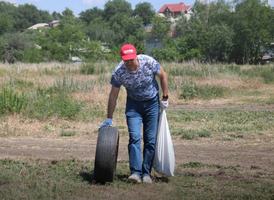 На берегу Таганрогского залива собрано порядка 30 мешков мусора. Фото: Минприроды Ростовской области