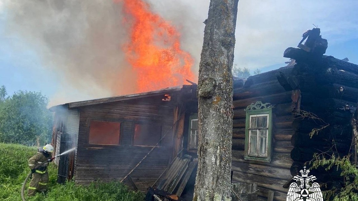 Молния подожгла частный дом в Костромской области - KP.RU