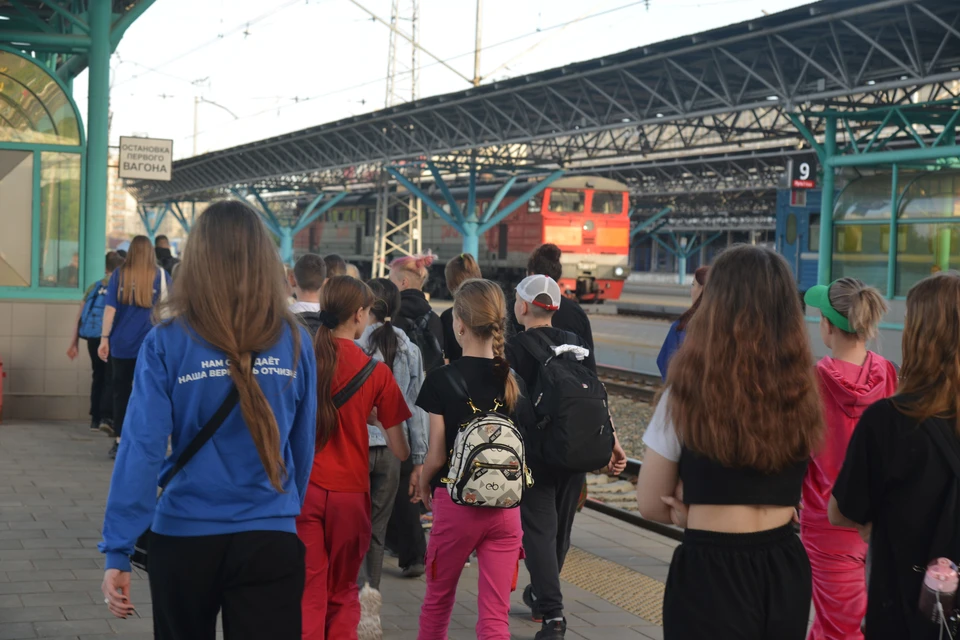 На вокзале в Самаре юных гостей из ДНР встретили активисты "Молодой гвардии" / Фото: Единая Россия