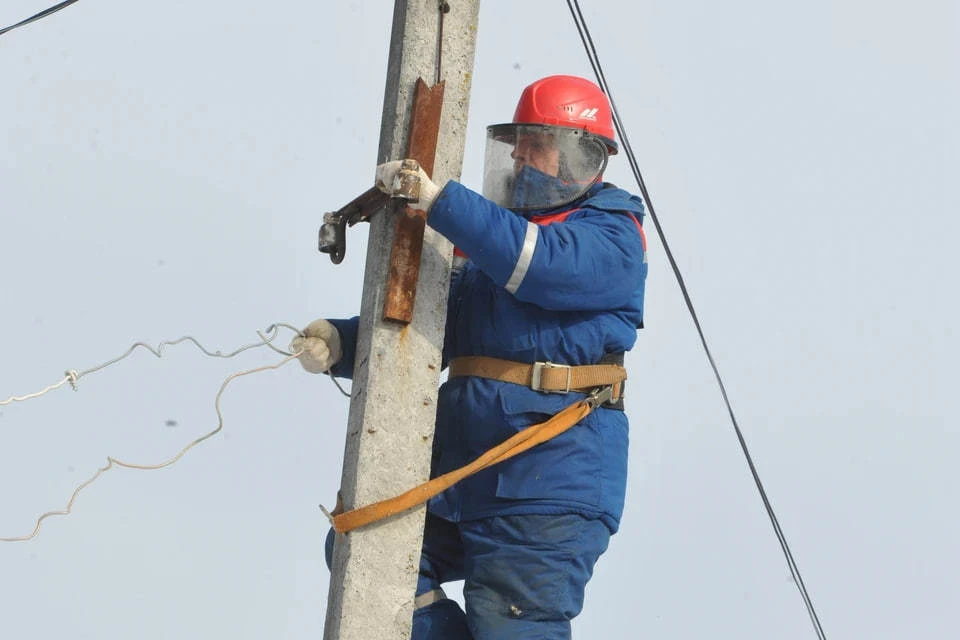 В настоящий момент специалисты ГУП "Таврия-Энерго" продолжают восстановительные работы