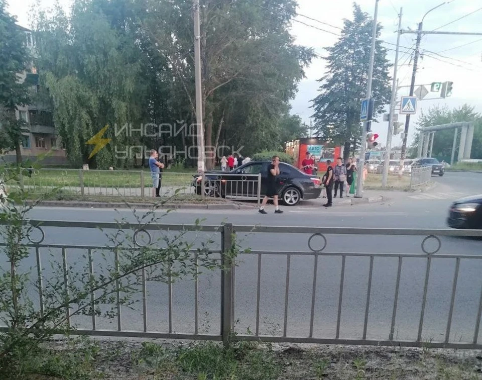 4 июня на улице Ефремова произошло ДТП. Фото телеграм-канал Инсайд Ульяновск