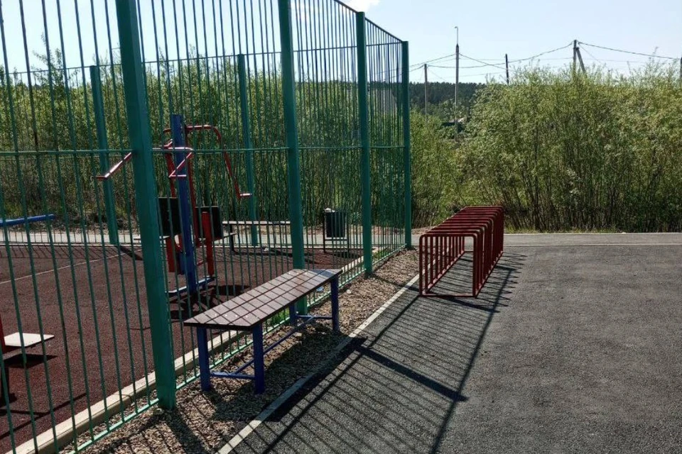В деревне Олха Шелеховского района уже закончено преобразование территории рядом со спортивной площадкой.