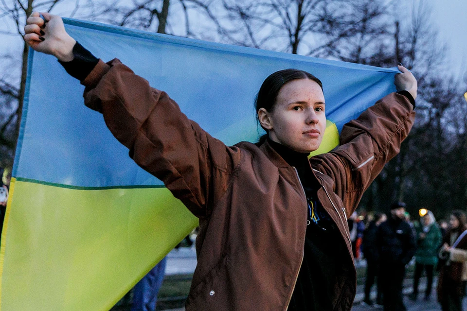 Несколько десятков женщин протестовали перед зданием территориального центра комплектования (ТЦК) в Житомирской области на Украине