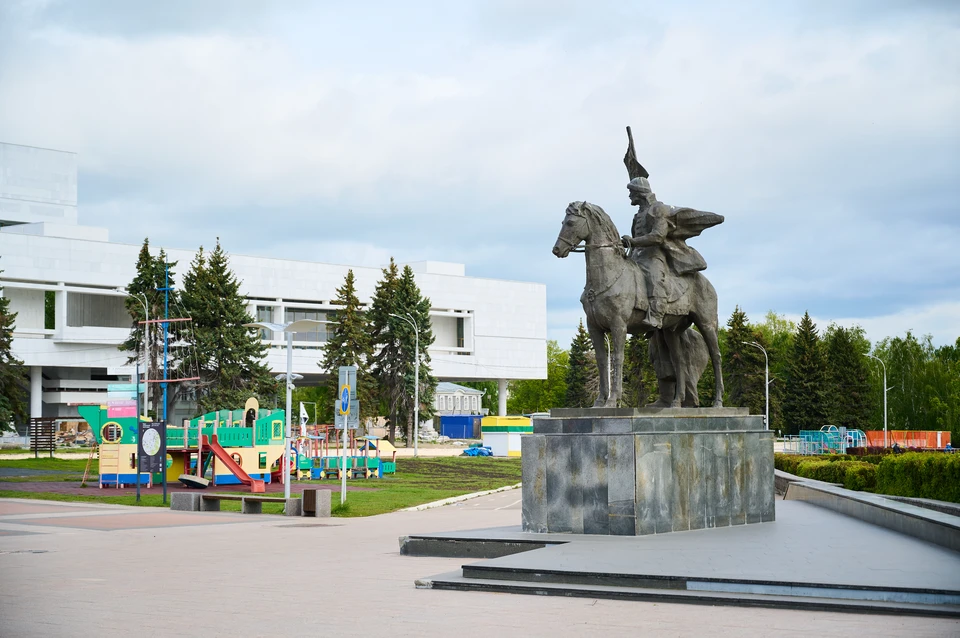 В Ульяновске к Дню России отремонтируют площадь Ленина и отмоют Богдана Хитрово