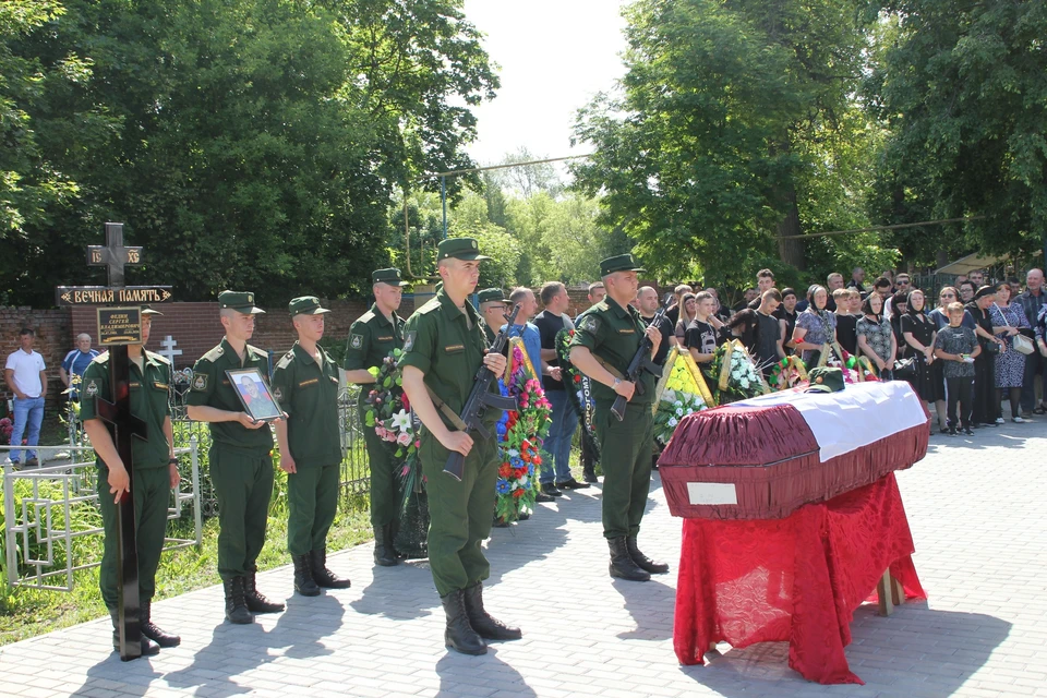 Мобилизованного Сергея Федина, погибшего в СВО, похоронили в Скопине. Фото: Скопинский вестник.