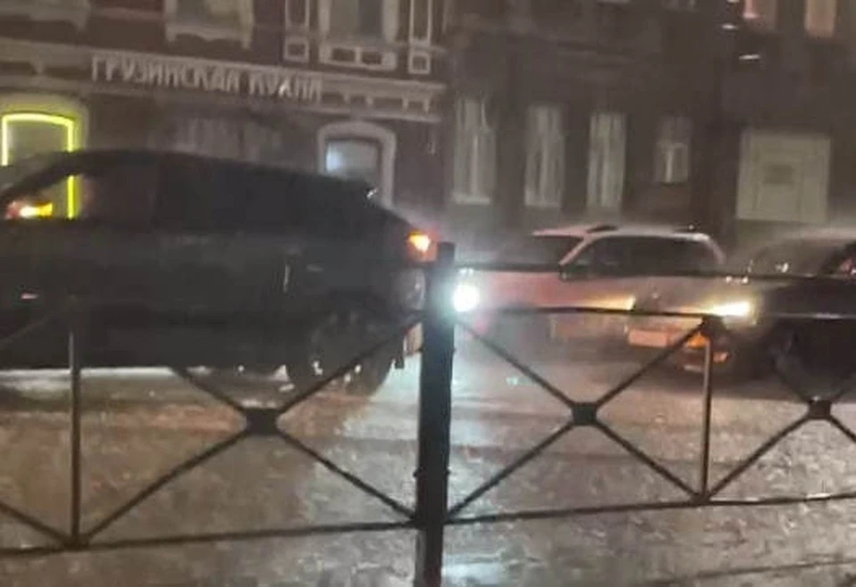 В Саратове сильнейший ливень затопил город. Фото: ИА "Волга Медиа"