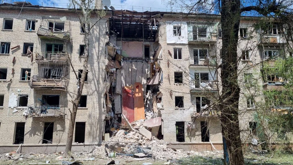 ВСУ обстреляли многоэтажку в Луганске. Фото: ТГ-канал главы ЛНР Леонида Пасечника