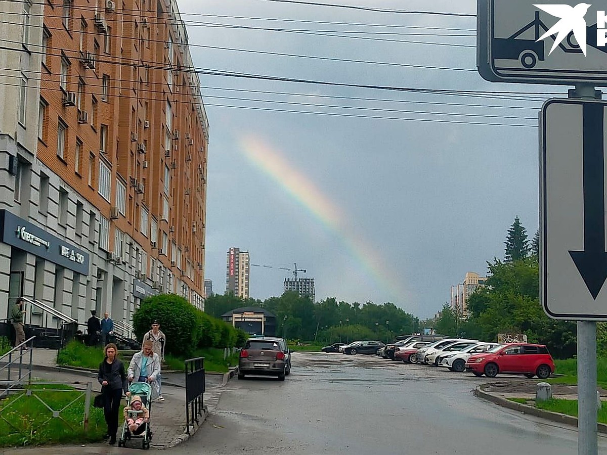 Новосибирцы сфотографировали радугу после сильнейшего ливня - KP.RU