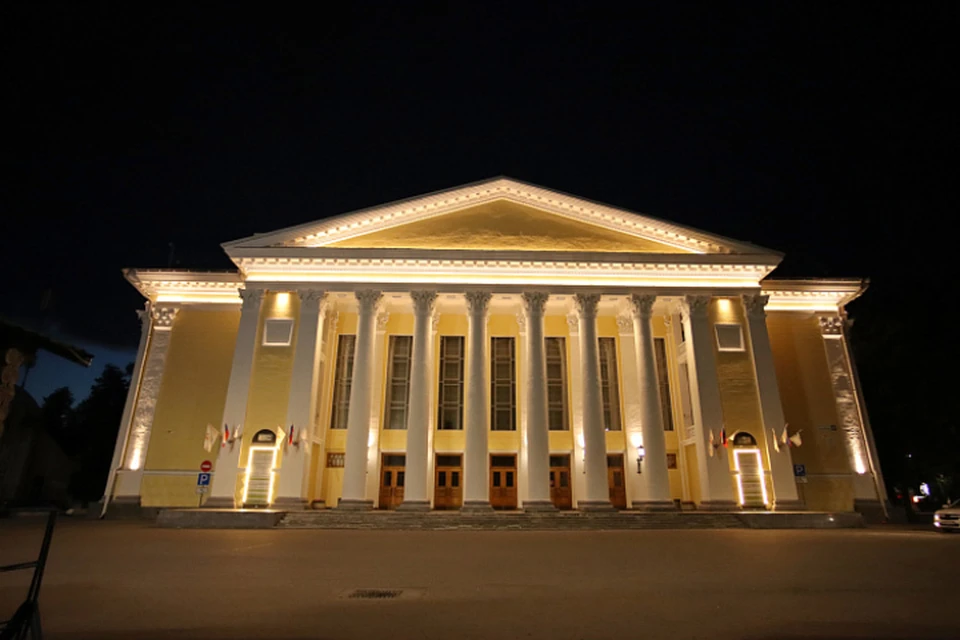 Подсветкой украсили ряд культурных учреждений. Фото: kirovreg.ru