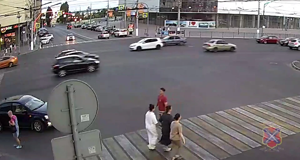 Авария произошла в центре города на "Современнике". Кадр с видео.