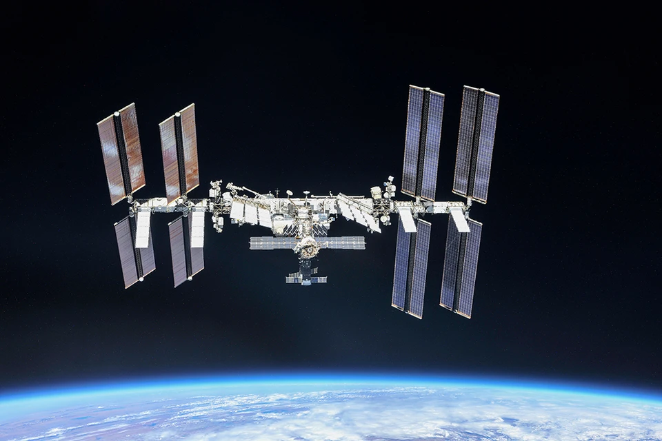 Космонавты поздравили соотечественников с Днем России с орбиты.