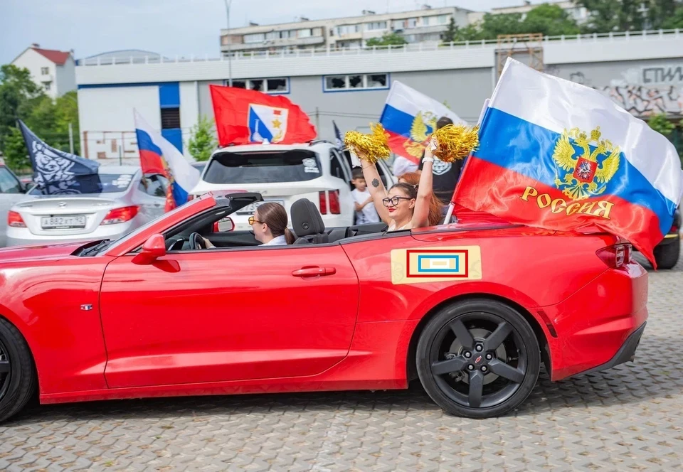 Яркие цвета и эмоции наполнили все вокруг