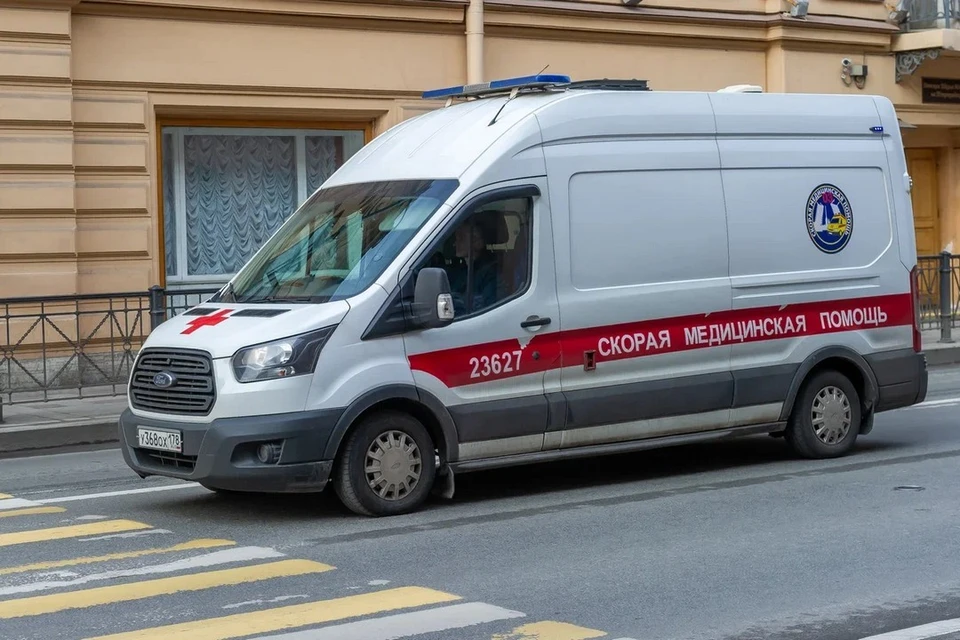 Подростка увезли в больницу с травмами после падения с мотоцикла на соревнованиях в Петербурге.