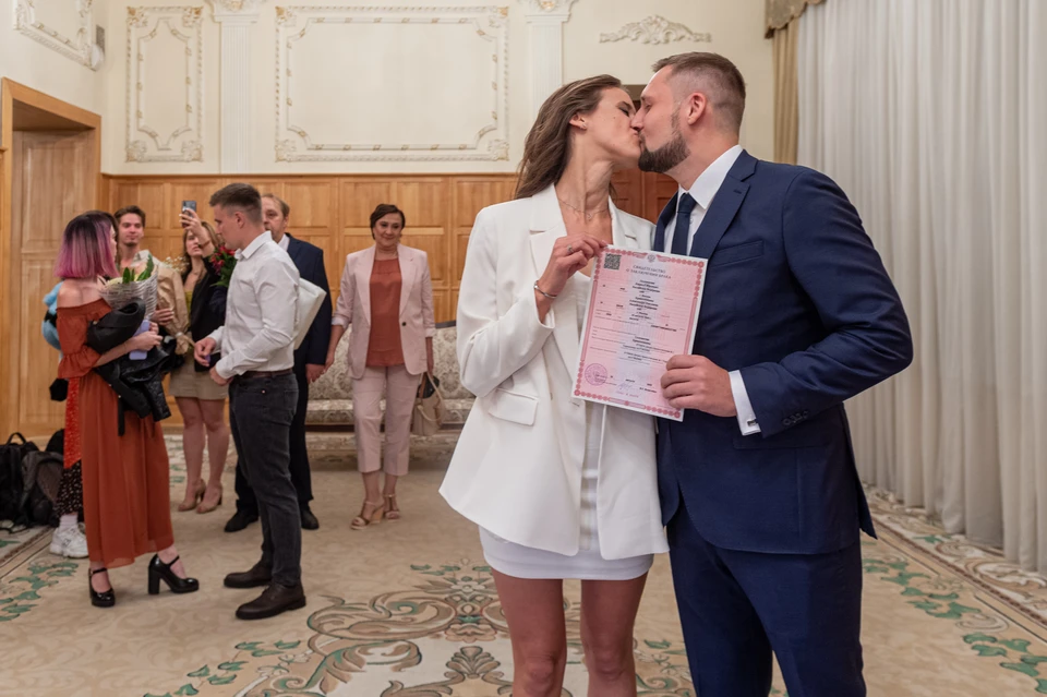 За 30 дней до планируемой даты бракосочетания нужно обратиться в МФЦ с необходимыми документами.
