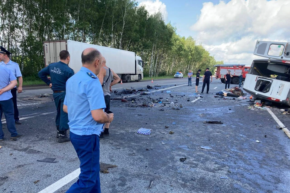 Появилось видео с места ДТП в Рязанской области, в котором погибло восемь человек