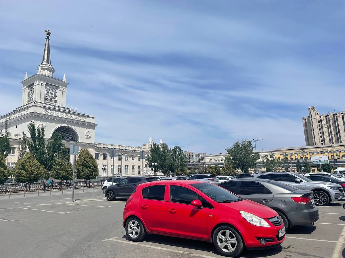 Восемь платных парковок обустроят в центре Волгограда к 1 сентября - KP.RU