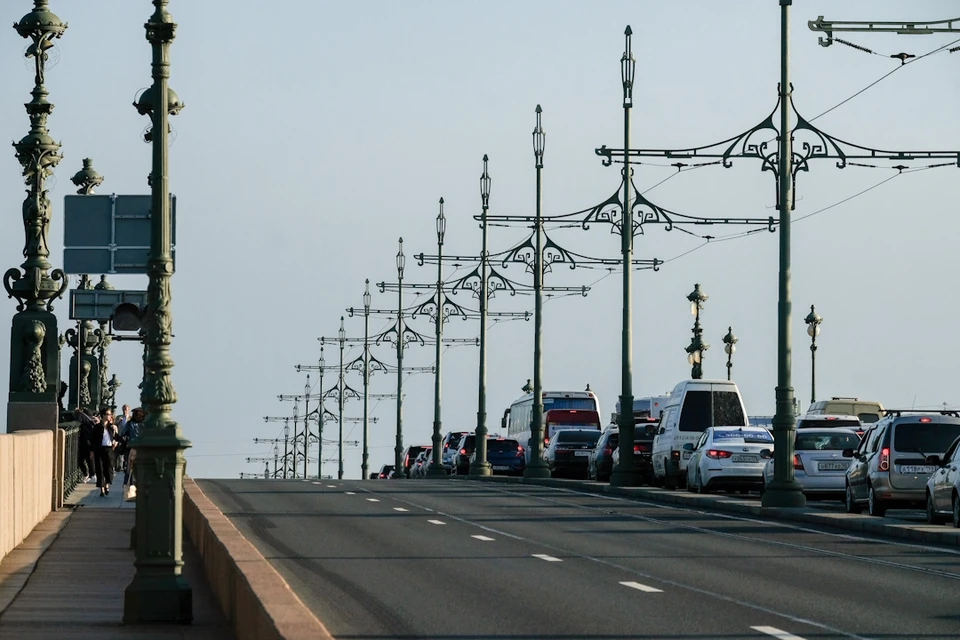 Разводке мостов помешала непогода.