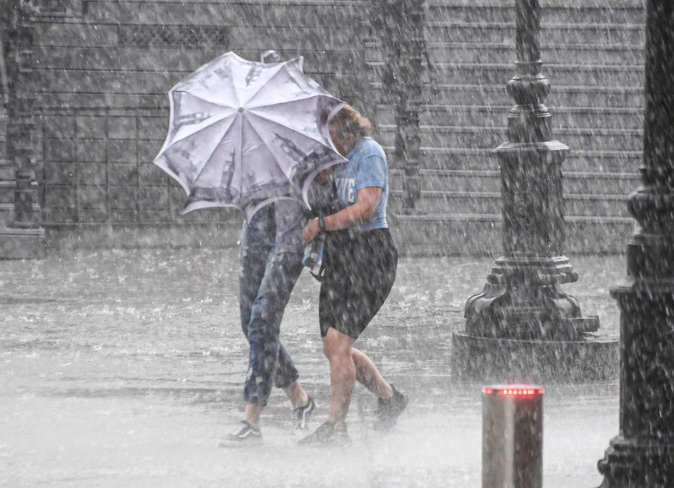 Синоптик Позднякова: самые сильные дожди накроют Москву 20 июня после полудня