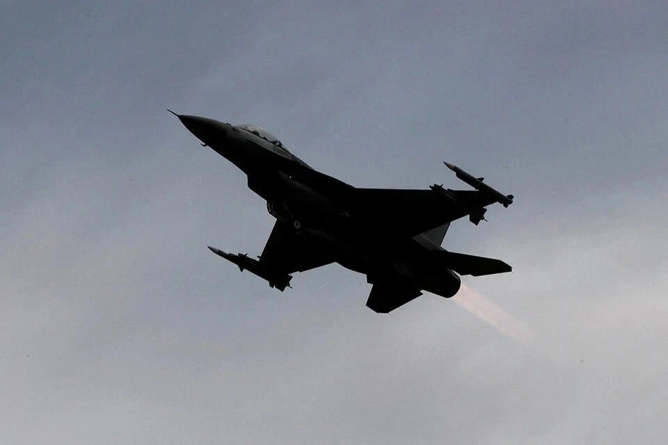 Guardian: Истребители F-16 для Украины отправят под Харьков