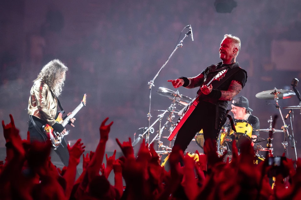 Рок-группу Metallica раскритиковали за объявление концерта на русском языке