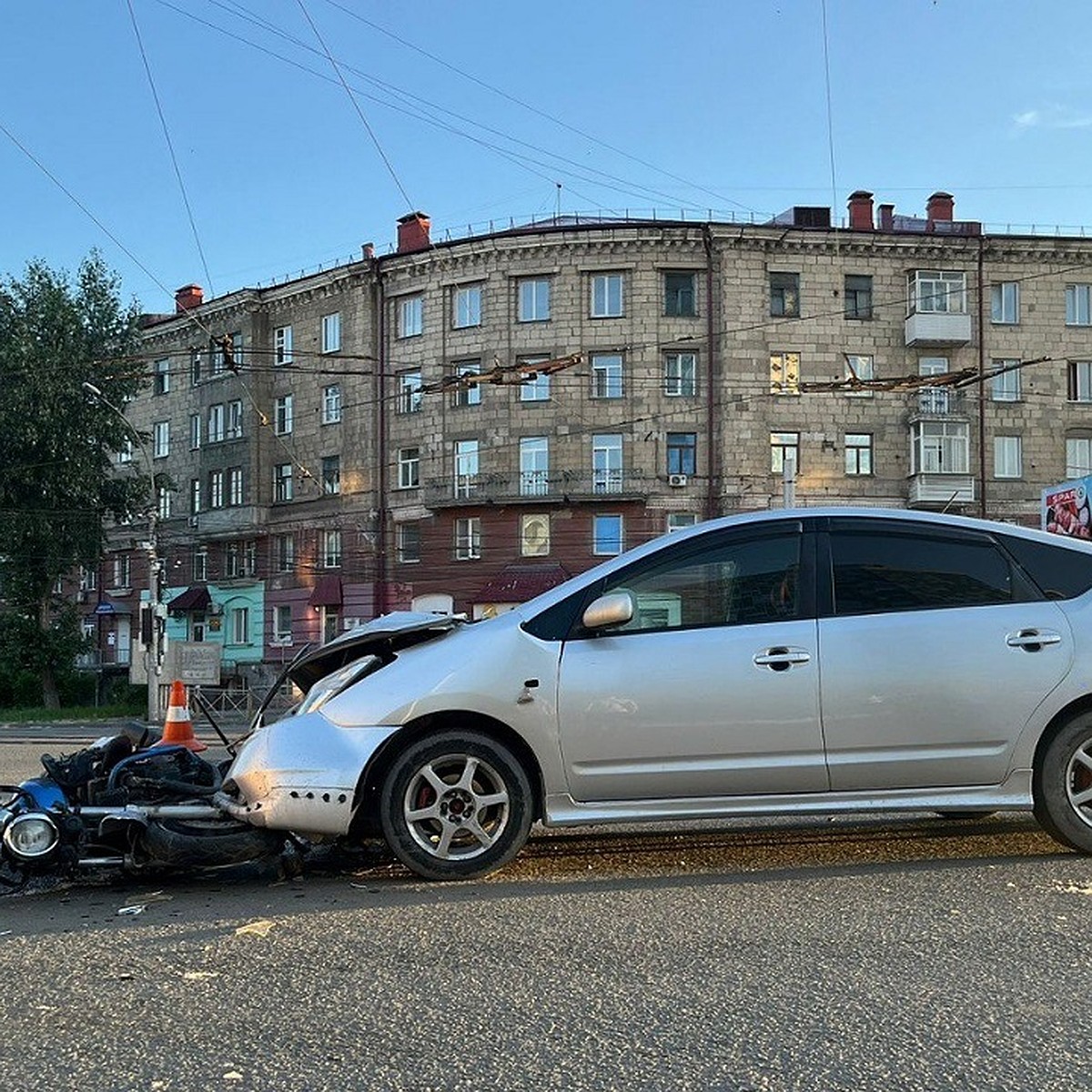 В Новосибирске иностранец сбил молодого парня на мотоцикле - KP.RU