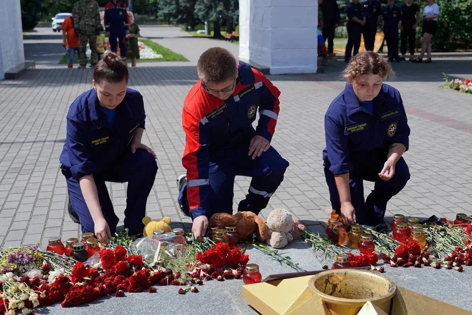 В Запорожской области скорбят по жертвам террористических атак. Фото - тг-канал Евгения Балицкого