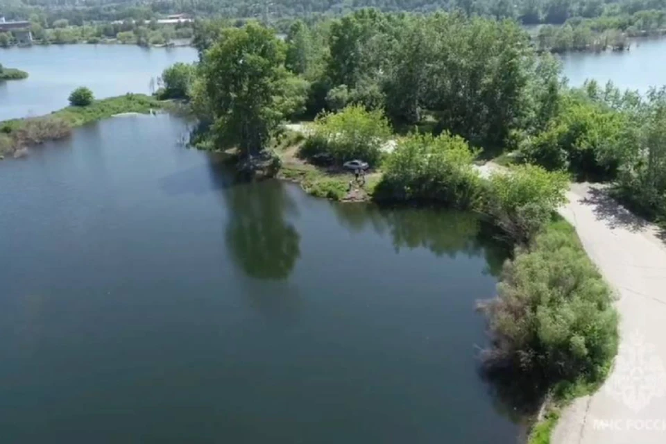 С помощью беспилотников МЧС мониторят водоемы Иркутской области.