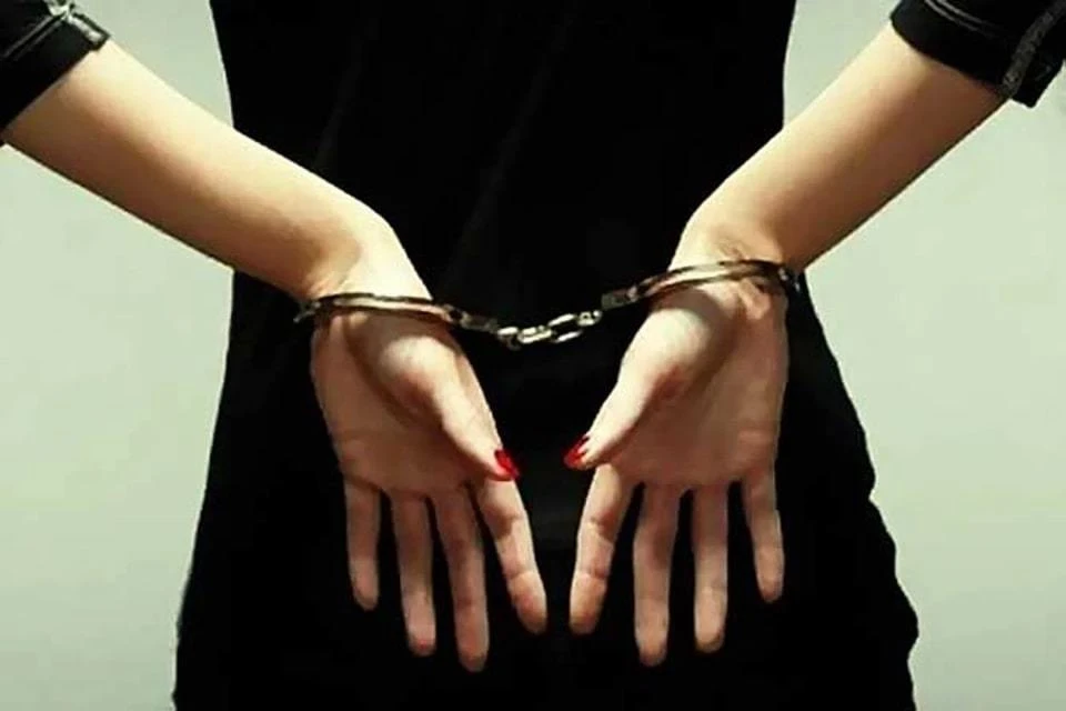 Суд оставил под стражей фигурантку дела о педофилии в отношении директора ЧМЭК. ФОТО: augustnews.ru