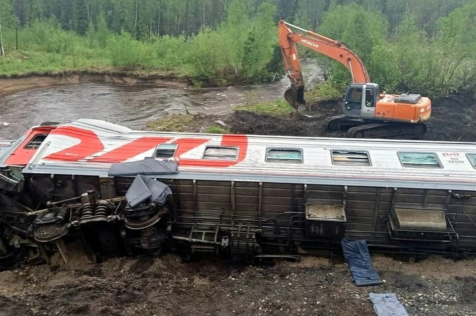 На перегоне Инта-1 – Угольный Северной железной дороги произошёл сход девяти вагонов пассажирского поезда №511 Воркута – Новороссийск.