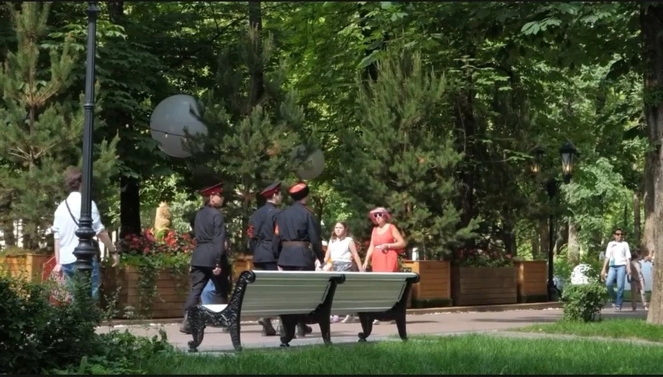 Казачьи дружины выйдут на охрану порядка в саду «Блонье» в Смоленске Фото: Александр Новиков ВК.