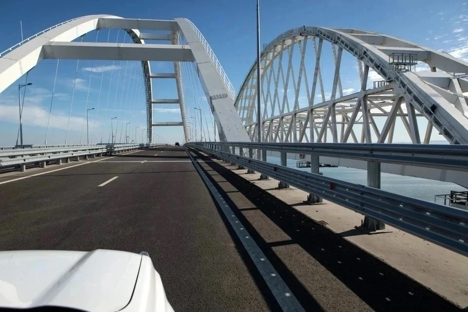 В очереди перед Крымским мостом с обеих сторон стоят 1078 авто