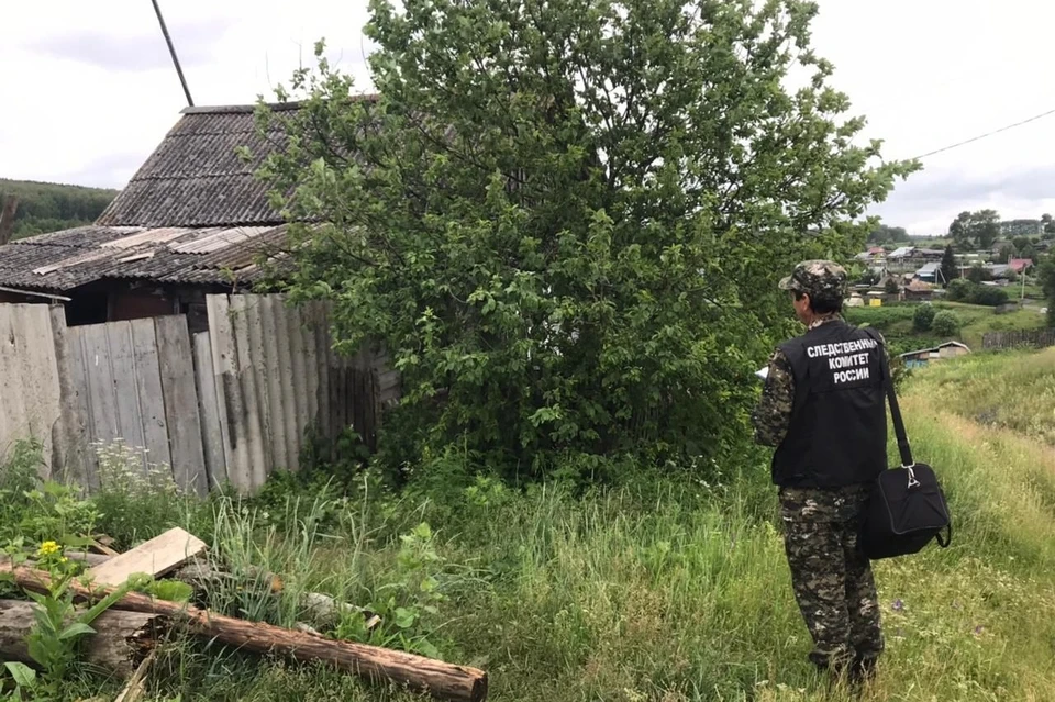 Убийство произошло в доме, где взрослый мужчина жил со своей мамой. Фото: пресс-служба Следственного комитета Челябинской области.