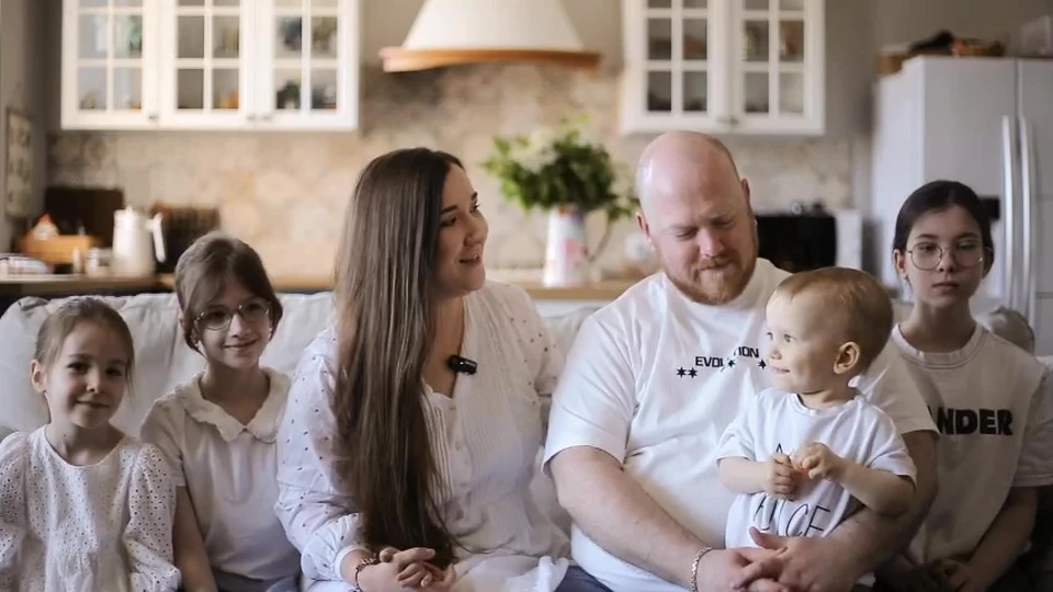 Ульяновцев просят голосами поддержать семью Алкарёвых на конкурсе «Семья года» | ФОТО: скриншот из видео