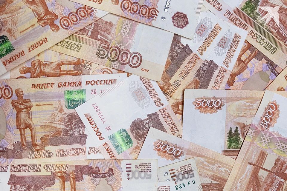 Житель Кировска накопил долгов и в общей сумме оказался должен 15 взыскателям 470 тысяч рублей.