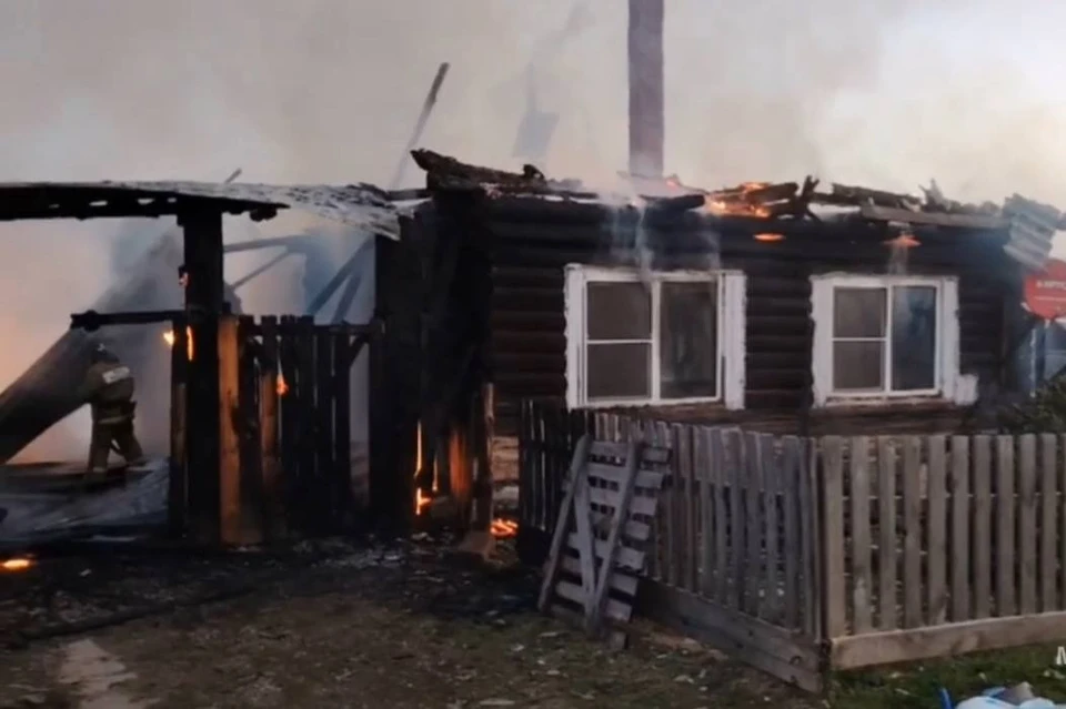 Пожар заметили слишком поздно. Фото: пресс-служба МЧС Челябинской области.