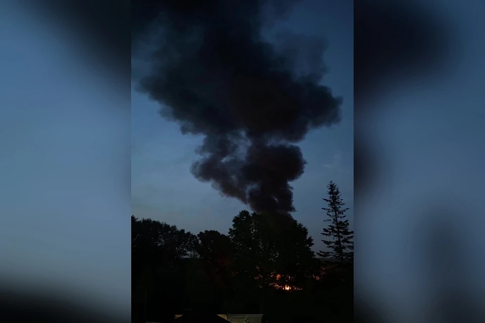 Новосибирцы пожаловались на удушающую вонь от горящих покрышек. Фото: предоставлено очевидцами.