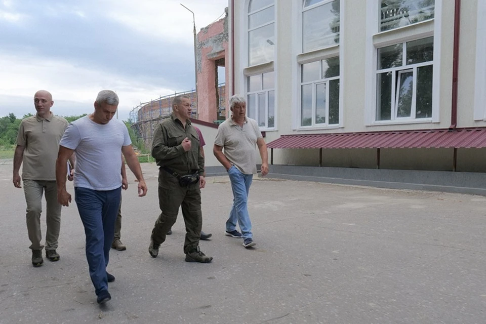 Вице-премьер РФ Юрий Трутнев проверил восстановительные работы в ДНР. Фото: Правительство России