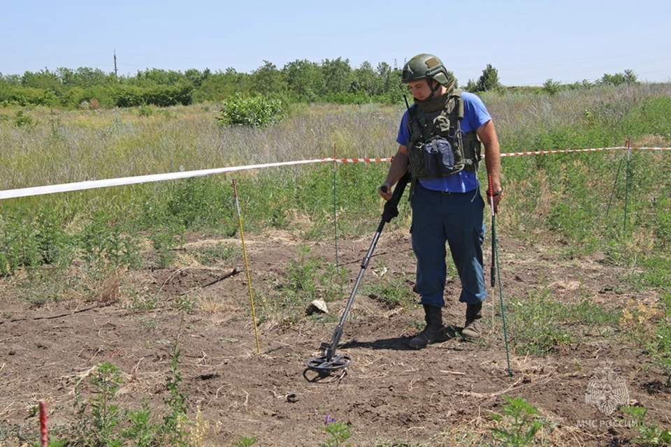 Пиротехники с начала года обезвредили более 15 тысяч боеприпасов в ДНР. Фото: МЧС России