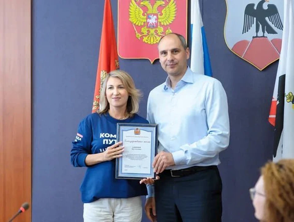 Активист Народного фронта Яна Климова с самого начала принимала участие в открытии пункта выдачи гуманитарной помощи в Орске