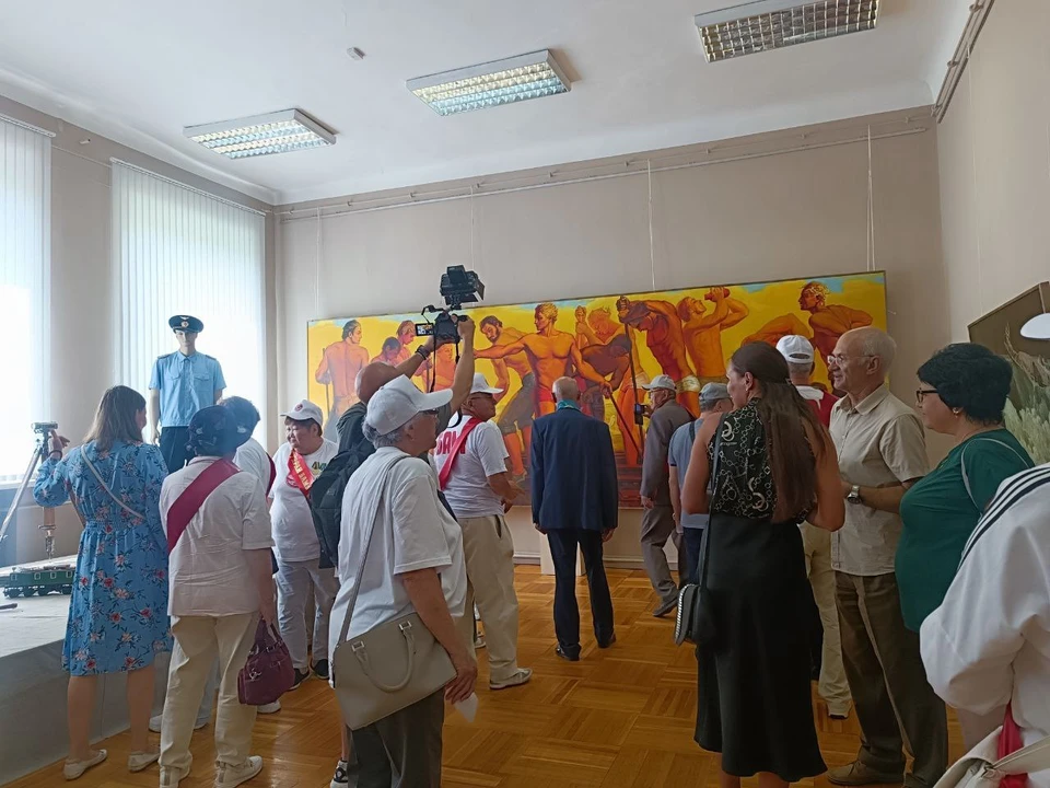 Специально к выставке была выкуплена и отреставрирована картина Лидии Куклис-Шестаковой «Жажда», самая большая на экспозиции. Фото: пресс-служба ВСЖД